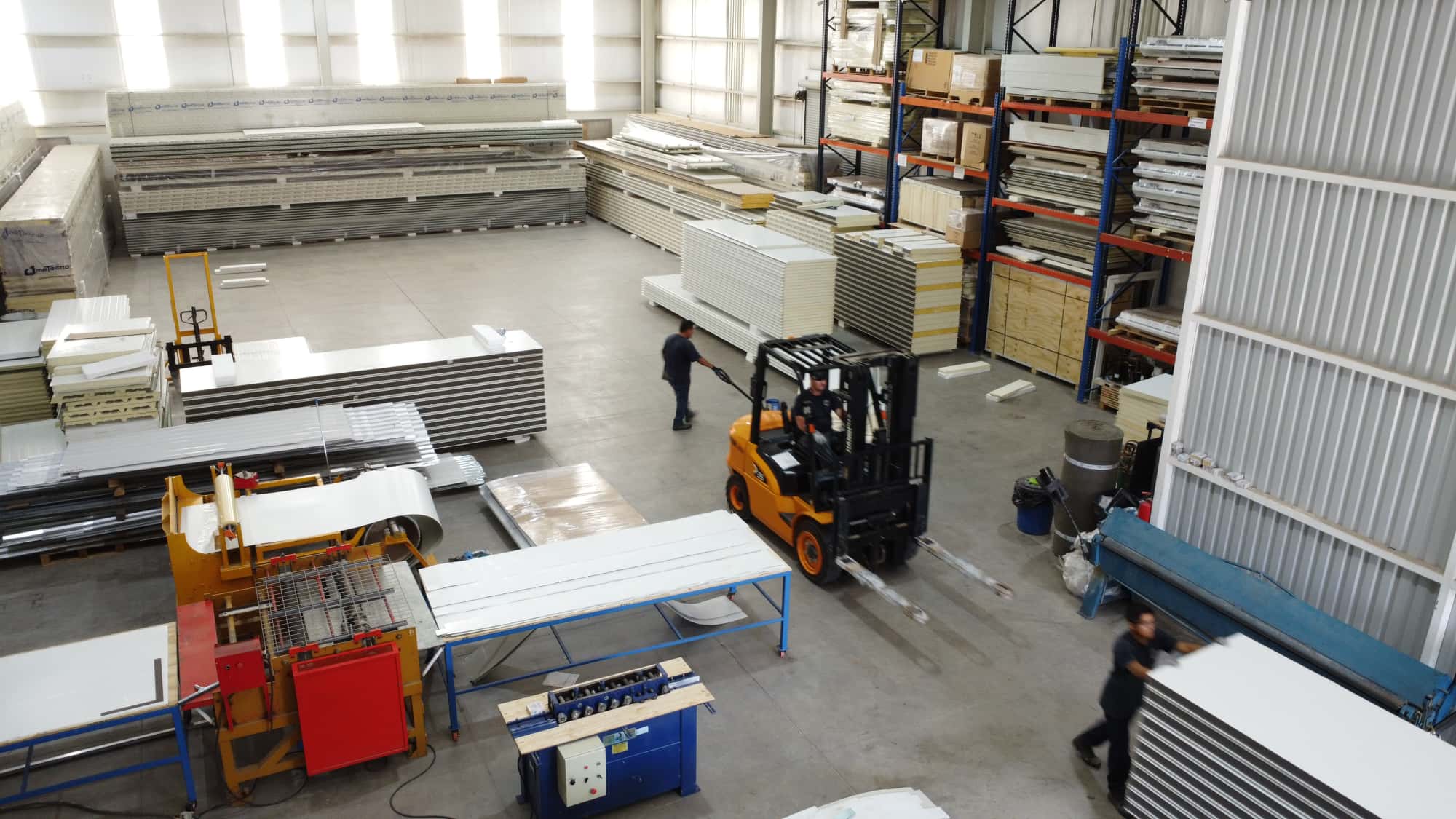Paneles Superwall en instalación industrial